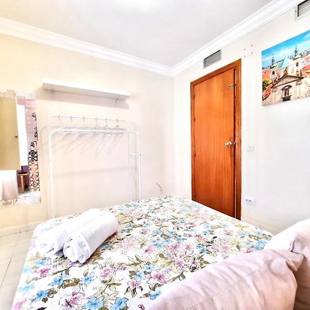 Budget And Cute Rooms With Balcony Sevilla Center Kültér fotó