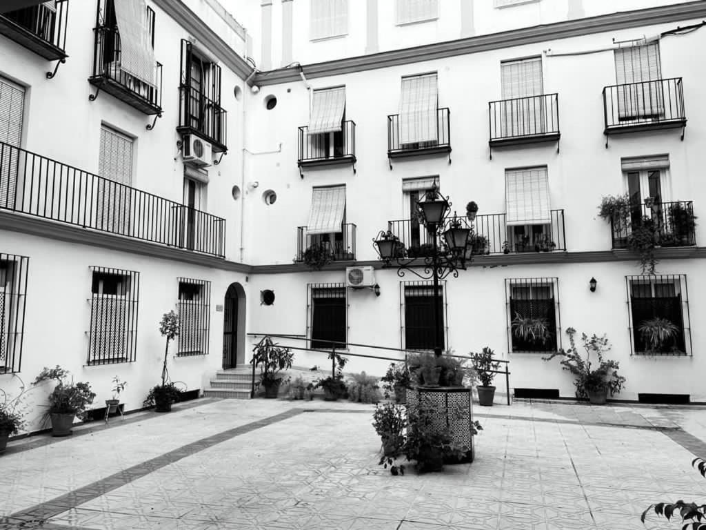 Budget And Cute Rooms With Balcony Sevilla Center Kültér fotó