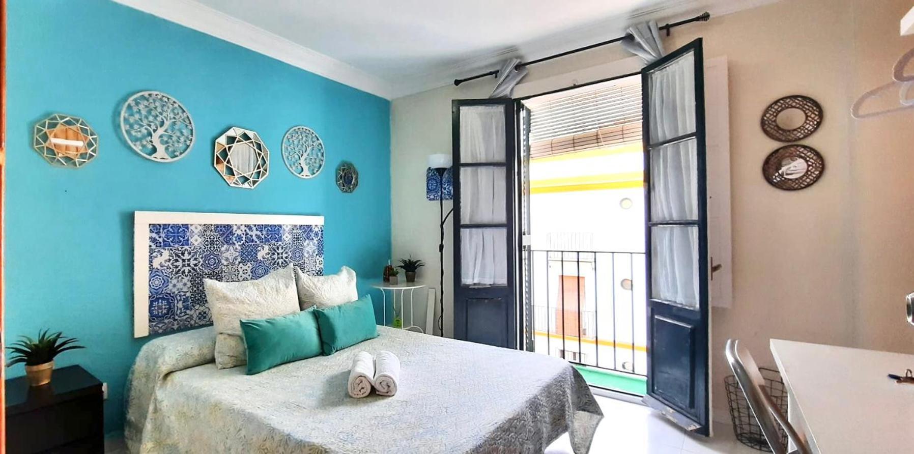 Budget And Cute Rooms With Balcony Sevilla Center Kültér fotó