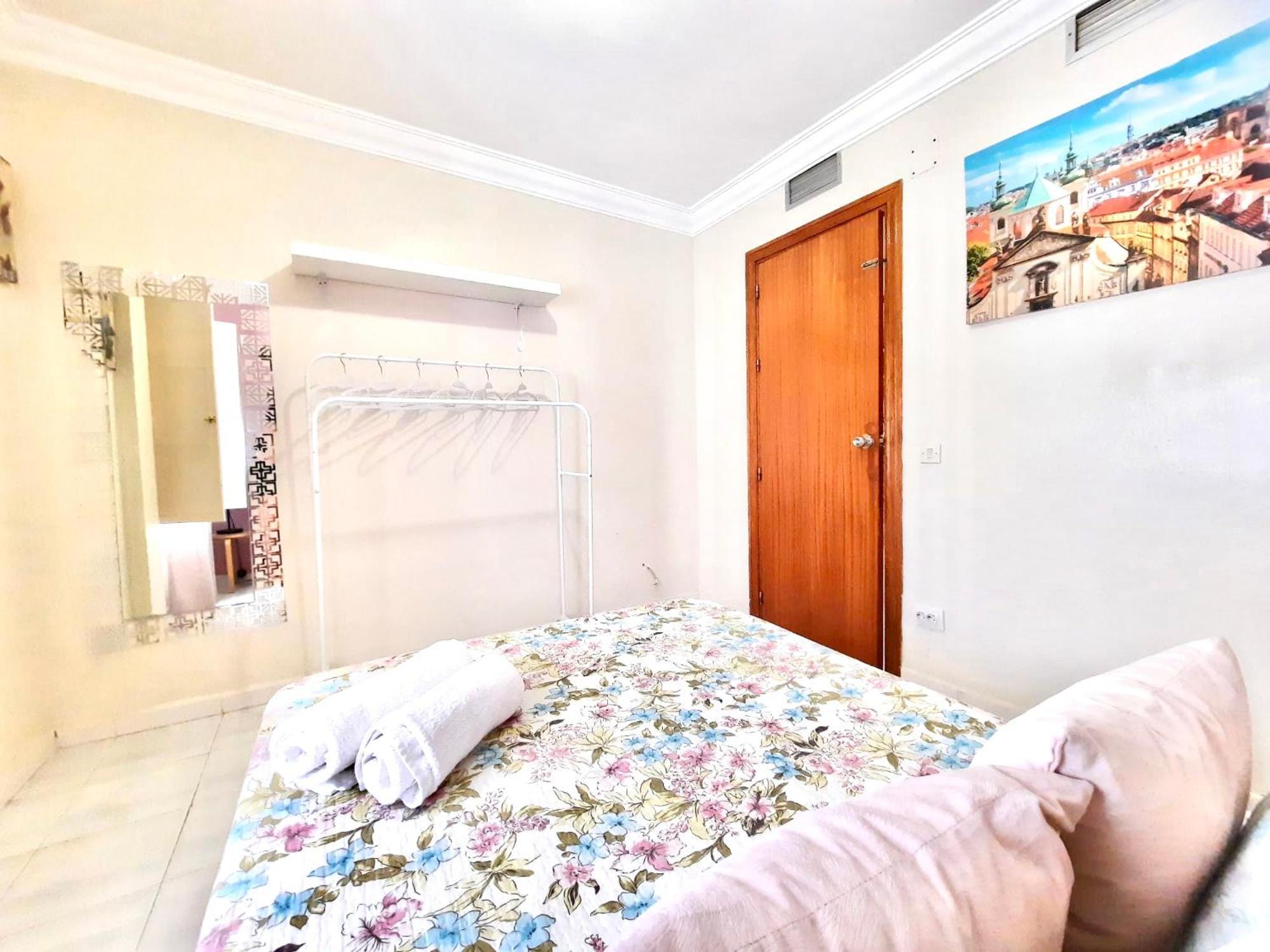 Budget And Cute Rooms With Balcony Sevilla Center Kültér fotó