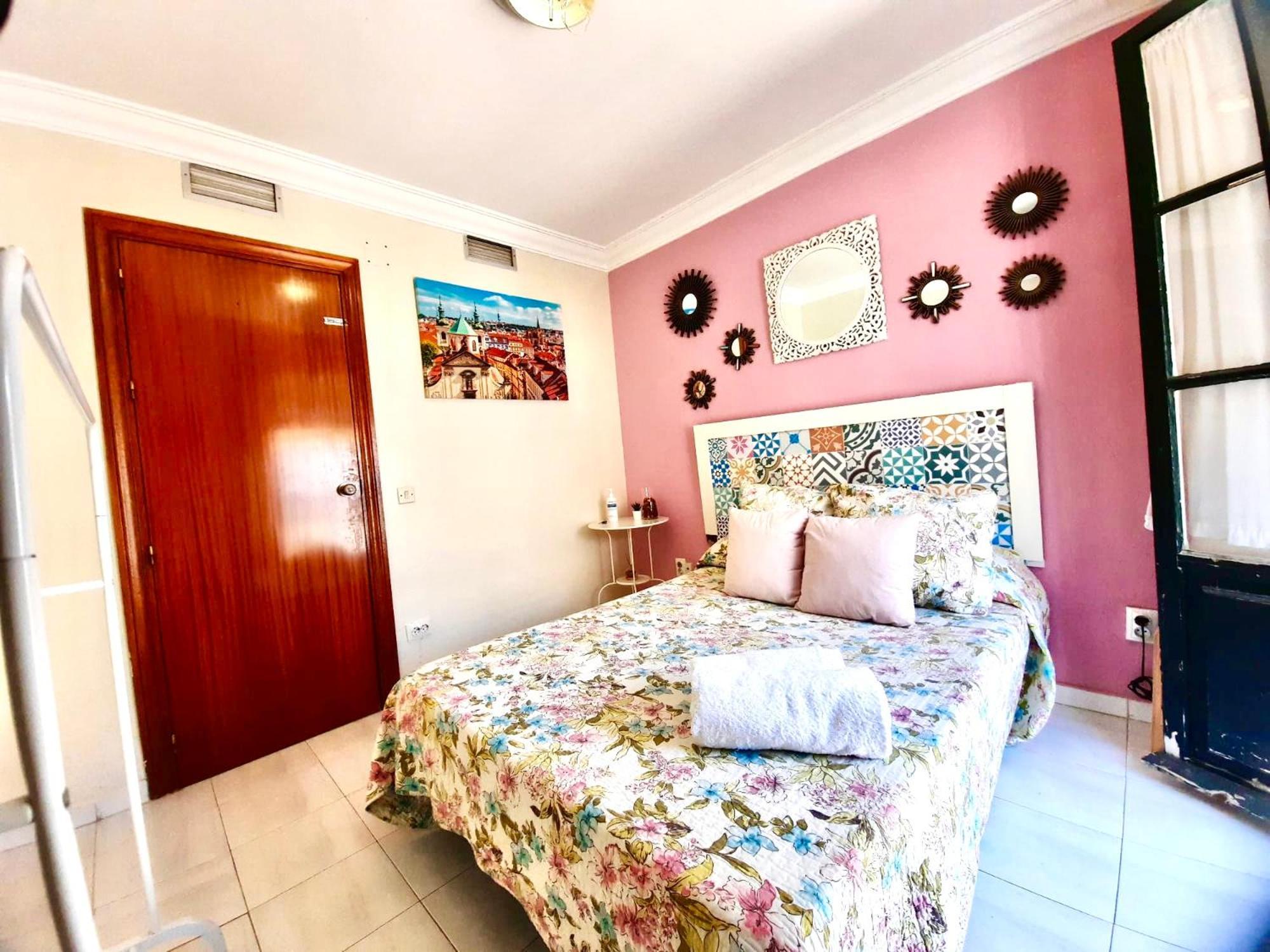 Budget And Cute Rooms With Balcony Sevilla Center Kültér fotó