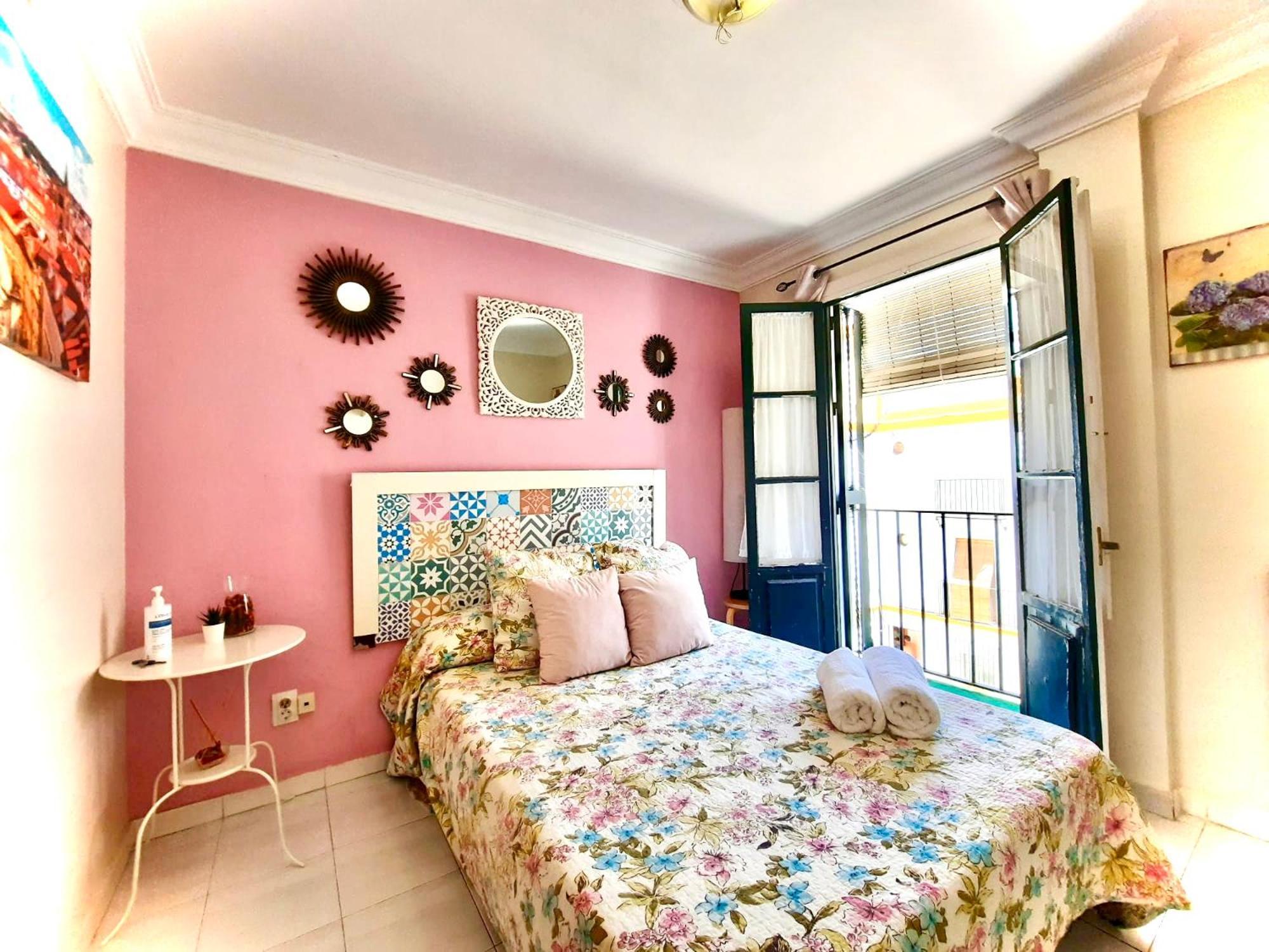 Budget And Cute Rooms With Balcony Sevilla Center Kültér fotó