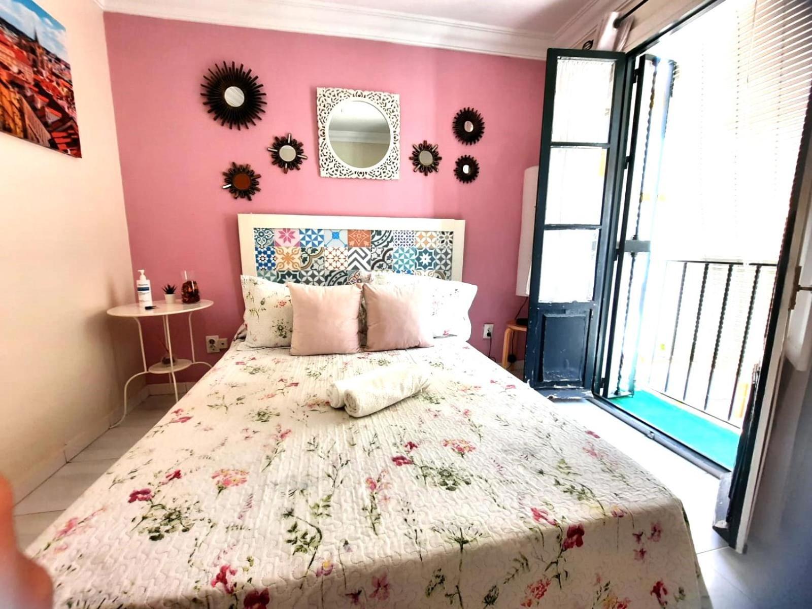Budget And Cute Rooms With Balcony Sevilla Center Kültér fotó
