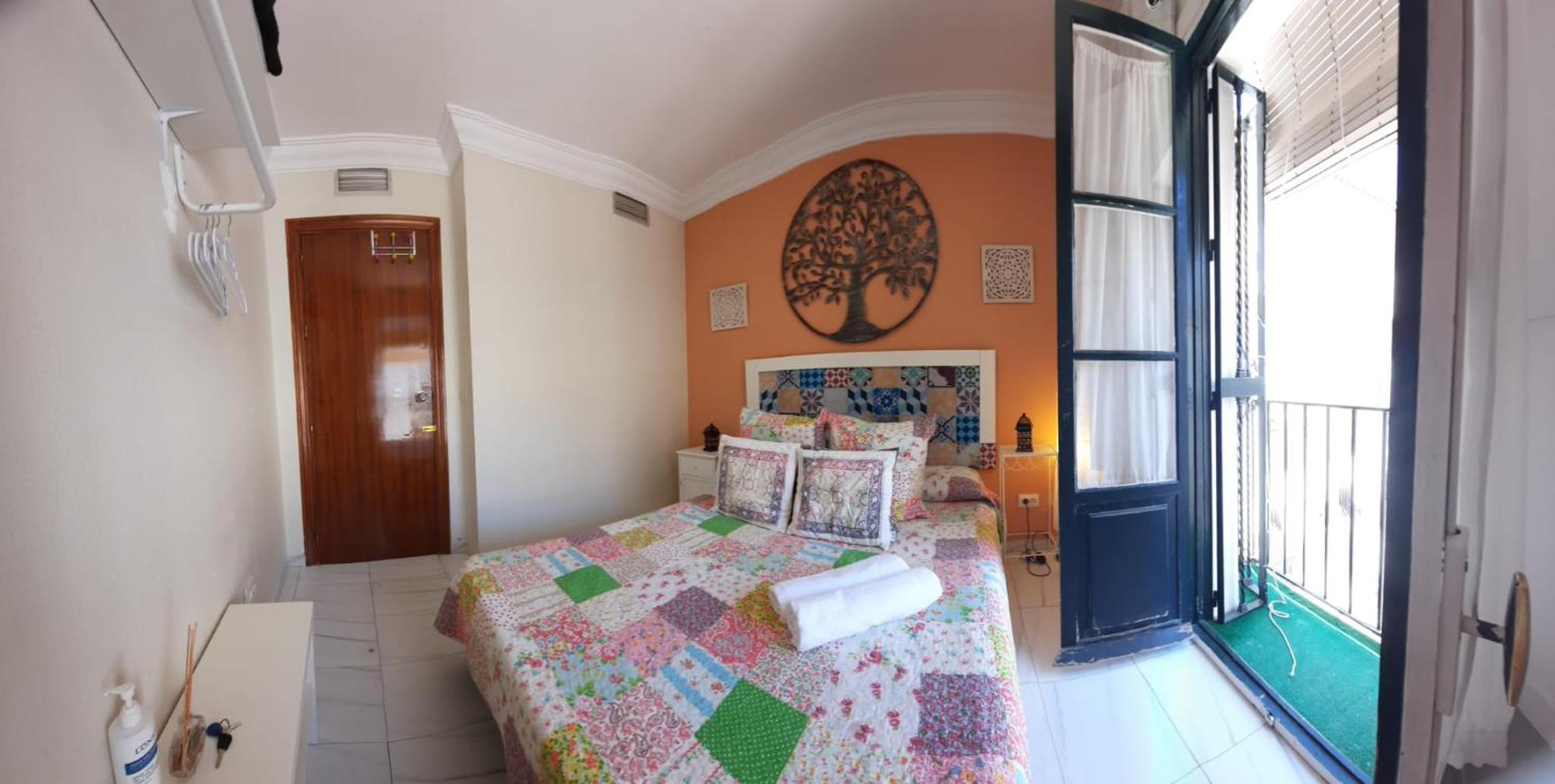 Budget And Cute Rooms With Balcony Sevilla Center Kültér fotó