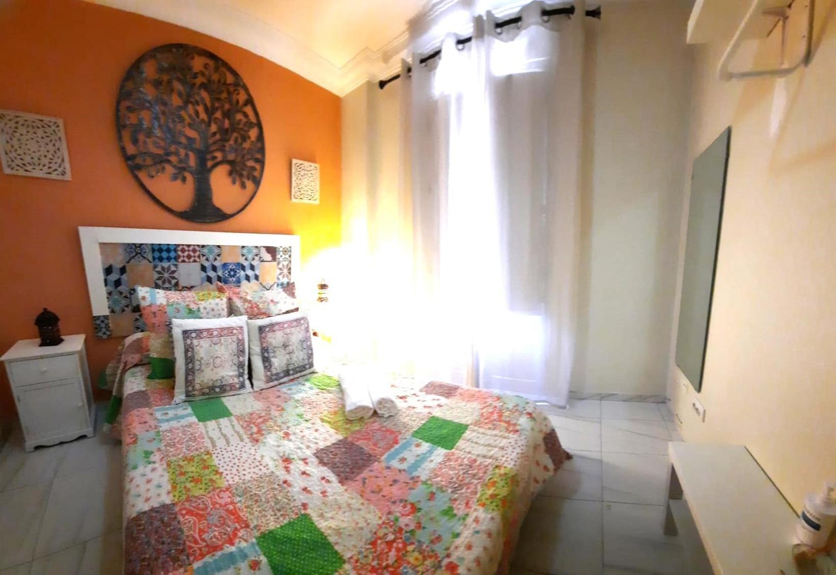 Budget And Cute Rooms With Balcony Sevilla Center Kültér fotó