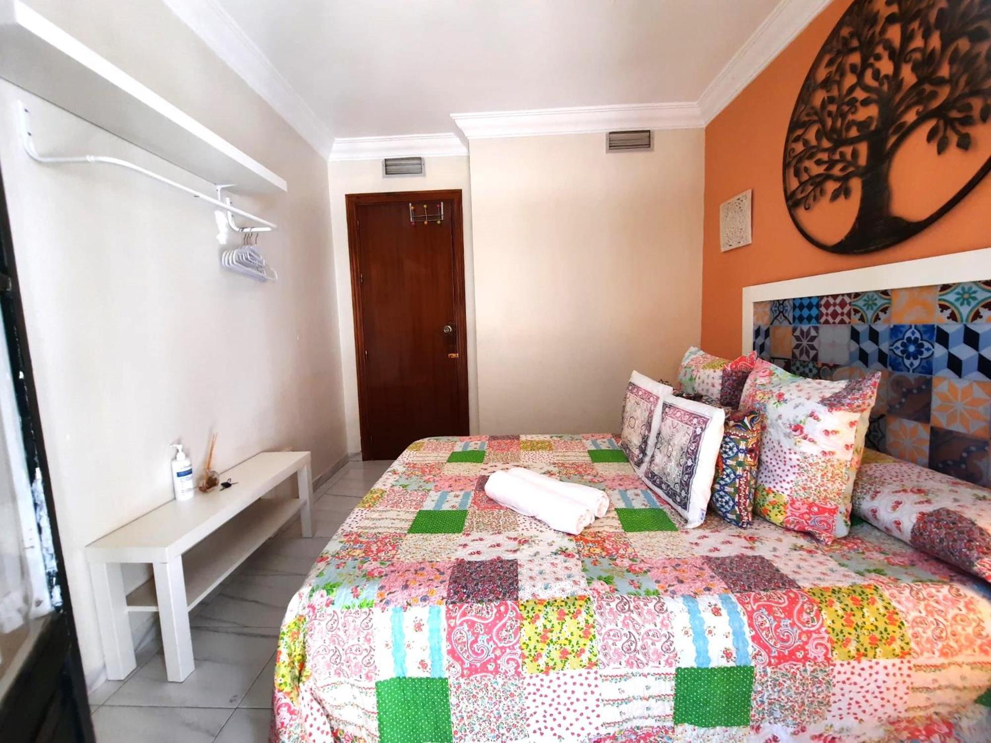 Budget And Cute Rooms With Balcony Sevilla Center Kültér fotó