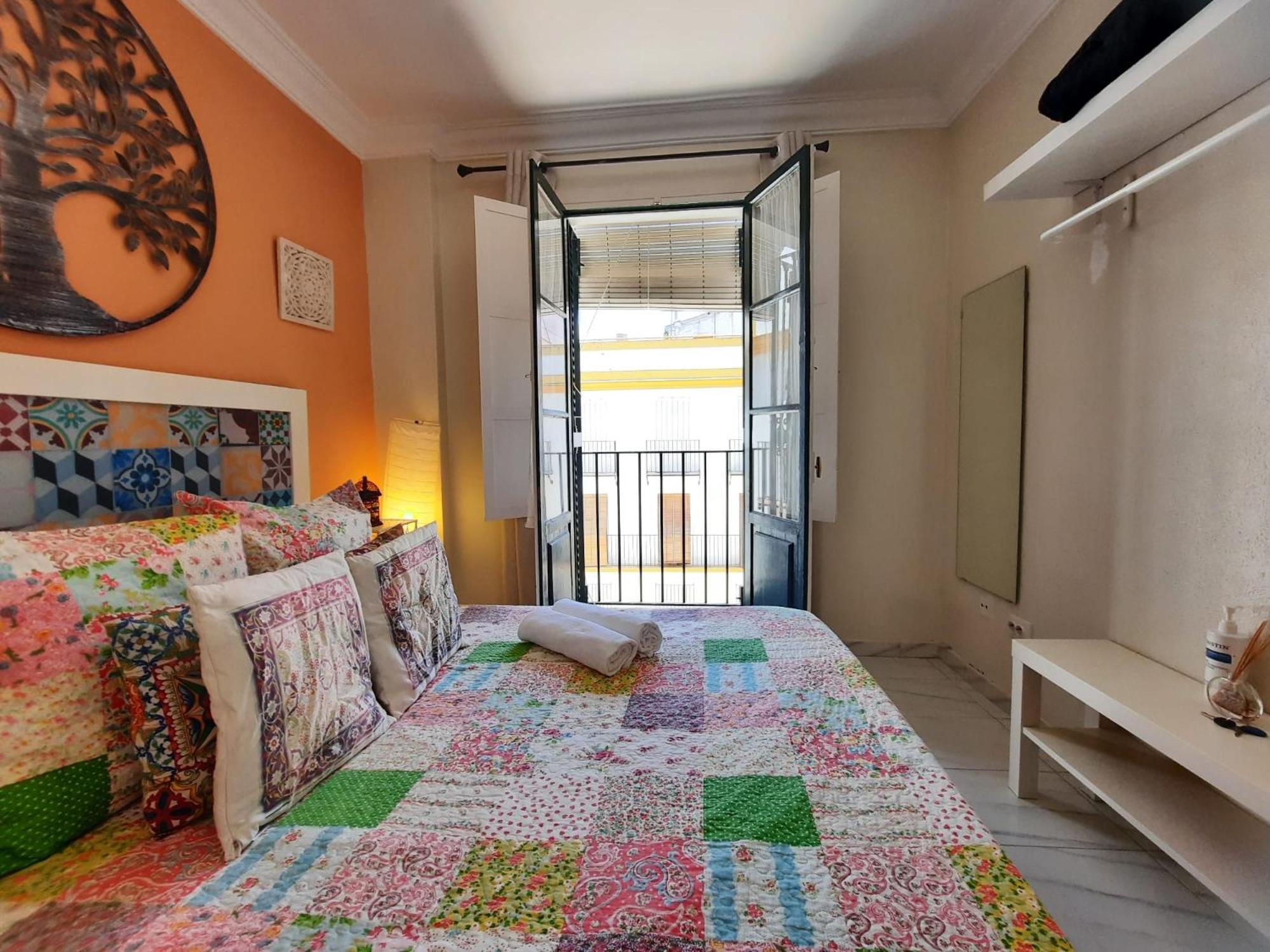 Budget And Cute Rooms With Balcony Sevilla Center Kültér fotó
