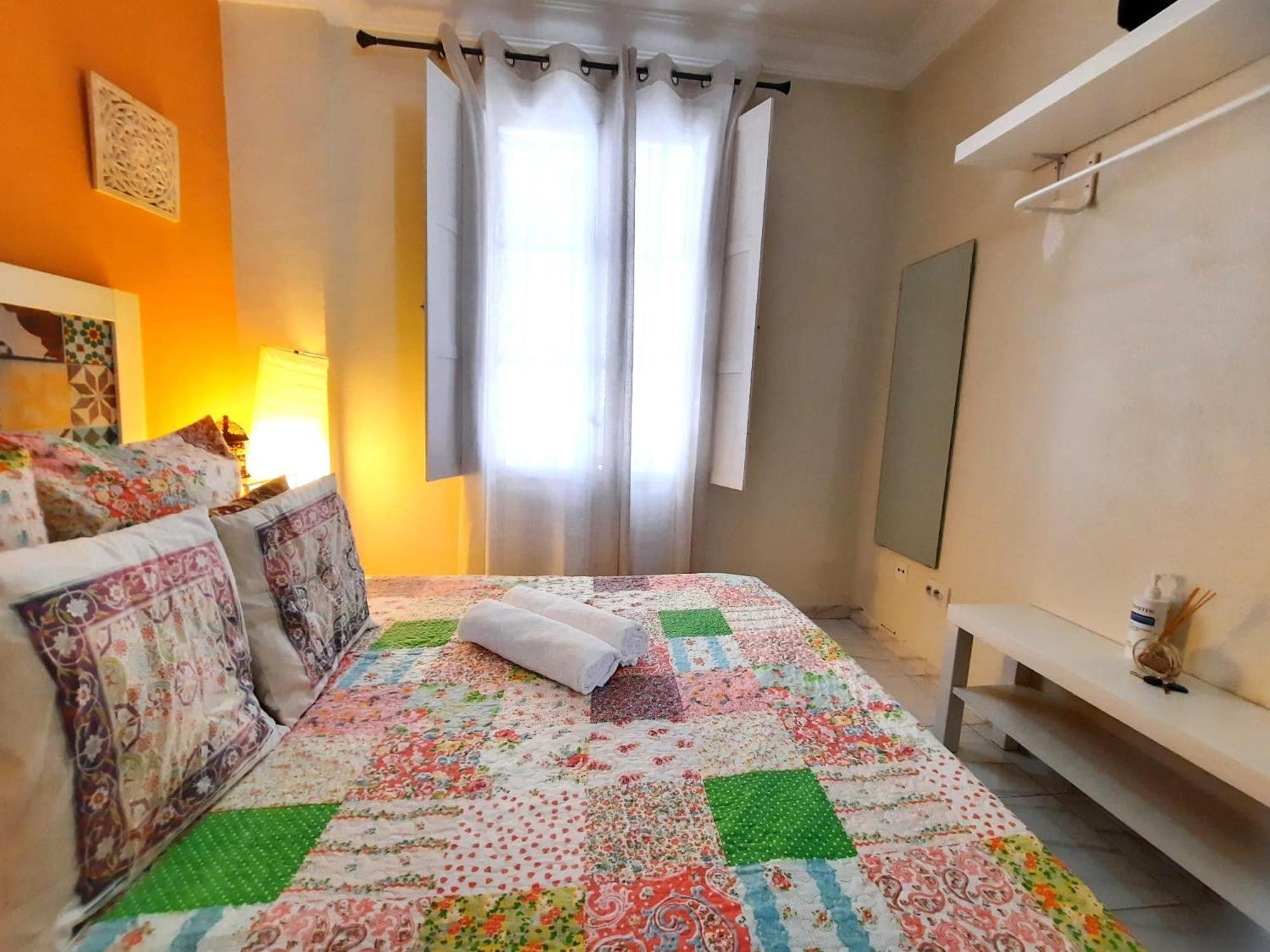 Budget And Cute Rooms With Balcony Sevilla Center Kültér fotó
